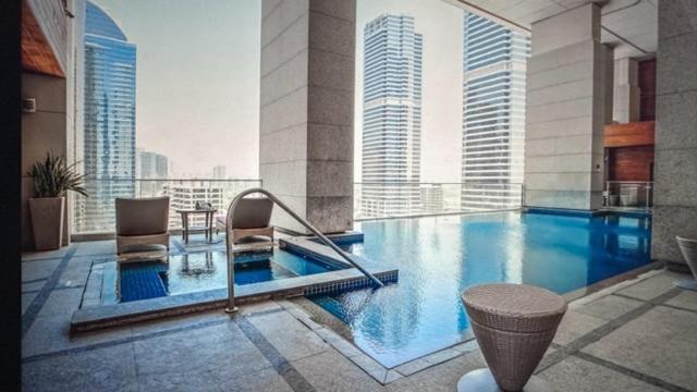 Bonnington Jumeraih Lakes Towers , Jlt Cluster J , Dubai Bagian luar foto